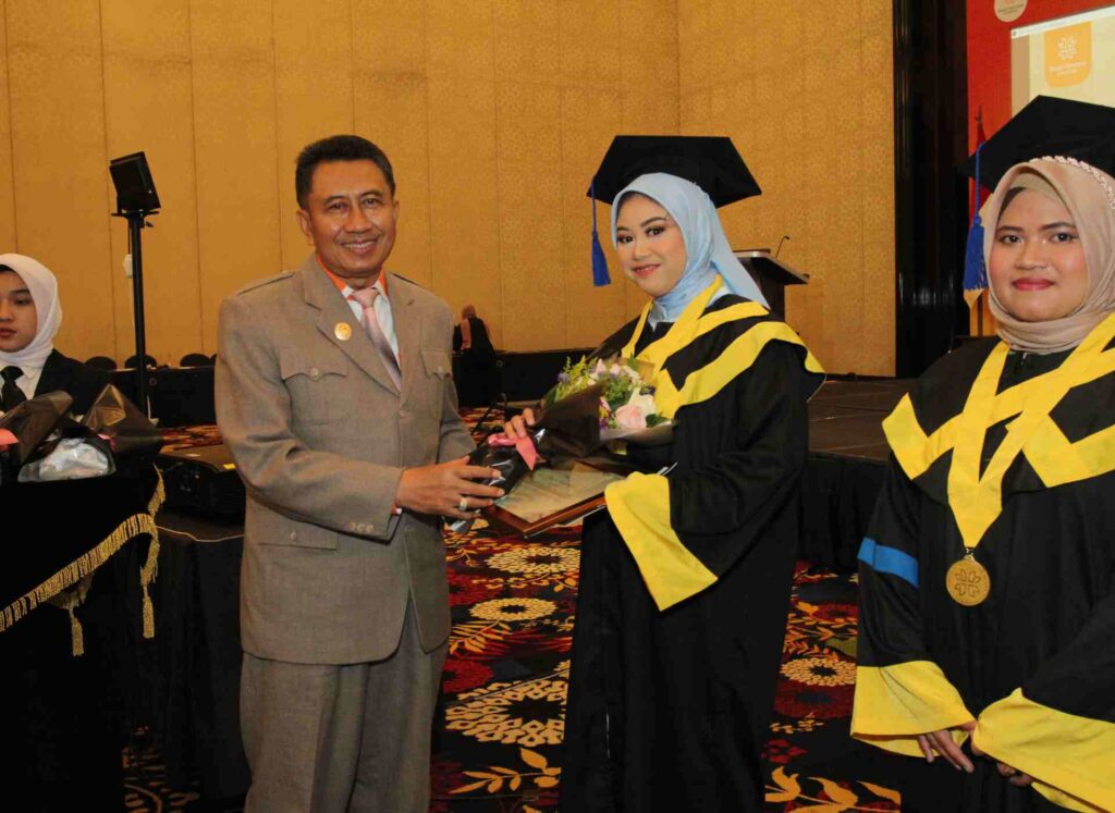 Undangan Wisuda Dan Angkat Sumpah Program Sarjana Dan Vokasi