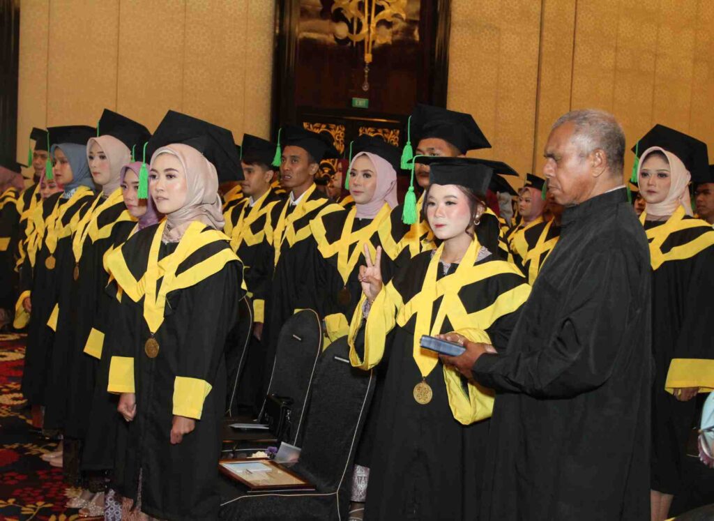 Undangan Wisuda Dan Angkat Sumpah Program Sarjana Dan Vokasi