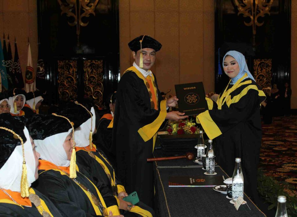 Undangan Wisuda Dan Angkat Sumpah Program Sarjana Dan Vokasi